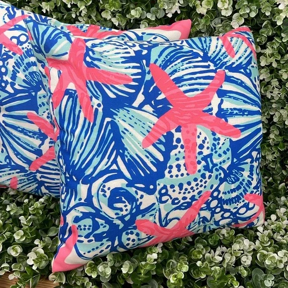 Lilly Pulitzer Themed Accent Pillows, Set of 2 - Picture 3 of 8